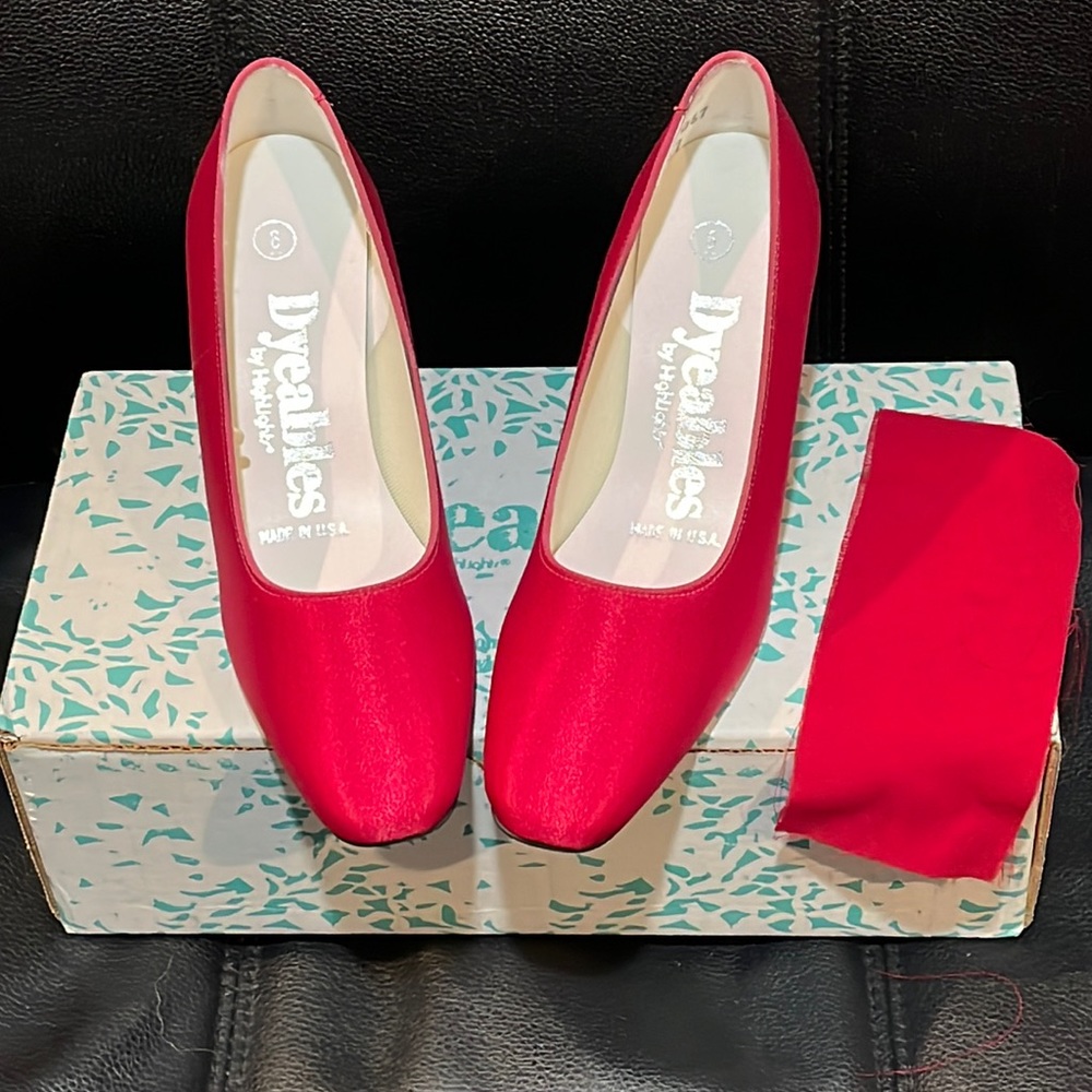 Dyeables Professionally Custom Dyed women’s Shoes Red Heels Size 6 NWB